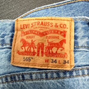 Levi's 565 Loose Straight Jeans